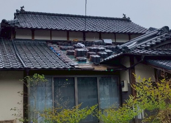 現地調査時の住宅　工事途中でも雨養生されてない